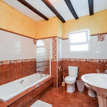 Sleeps 6 Air Con Wifi Nerja
