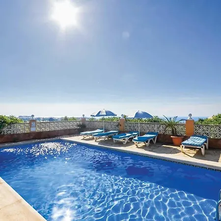 Villa Sleeps 6 Air Con Wifi